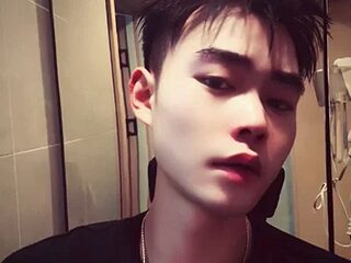 GUCCI-BOY1314 live webcam thumbnail