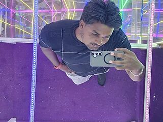 Gujju_here live webcam thumbnail