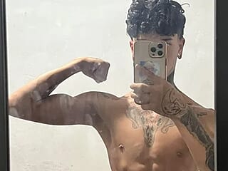 Gustav_boy live webcam thumbnail