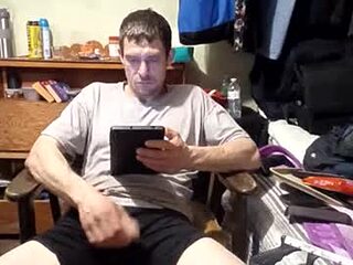 guy12857850707 live webcam thumbnail