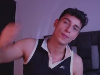 guy_twinks live webcam thumbnail