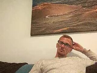 guynextdoor413389 live webcam thumbnail
