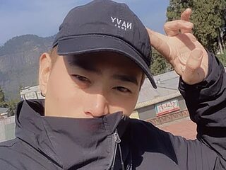 Han_Wolf_830 live webcam thumbnail