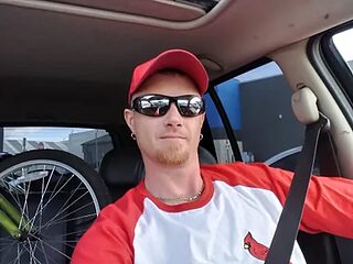 HandsomeDad698832 live webcam thumbnail