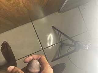Hardforyou108 live webcam thumbnail