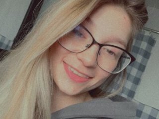 Hatgirl69 live webcam thumbnail