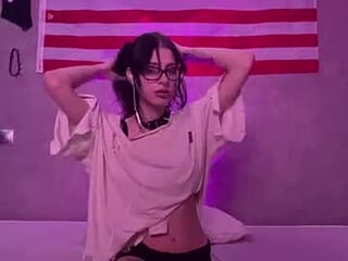 hanna3mominty live webcam thumbnail