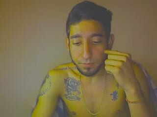happytoyboywhite live webcam thumbnail
