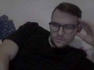 hardboylovemilfmoom live webcam thumbnail