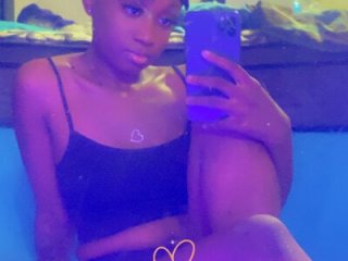 HennessyBaby21 live webcam thumbnail