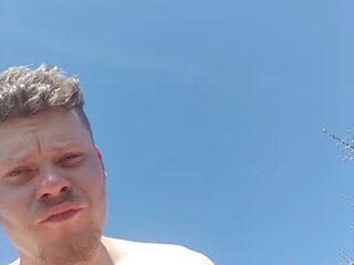 Heygoodboy2 live webcam thumbnail