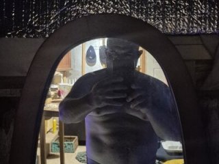 hesjustafriend live webcam thumbnail