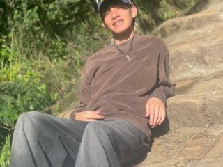 heyy_noah11 live webcam thumbnail