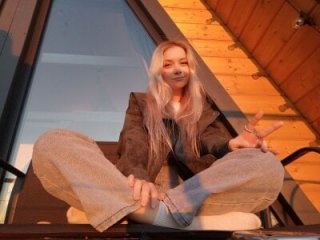 Hi_my_name_is live webcam thumbnail