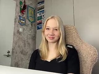 hilarianimocks live webcam thumbnail