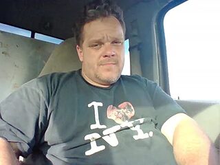 HoldThisForMePlease live webcam thumbnail
