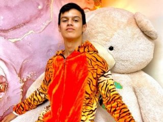 Holdme_Hot live webcam thumbnail