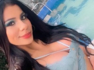 HollyEvanz live webcam thumbnail
