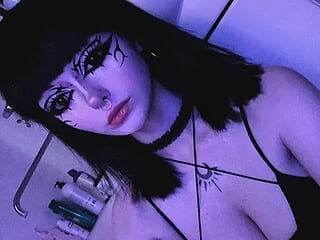 HolyCute live webcam thumbnail