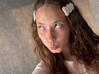 Holy_Poly live webcam thumbnail