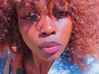 Holygoddess live webcam thumbnail