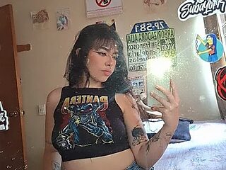 HoneyDemoni live webcam thumbnail