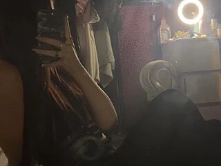 HoneyDrip_1 live webcam thumbnail