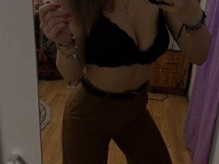 HoneyHug__ live webcam thumbnail