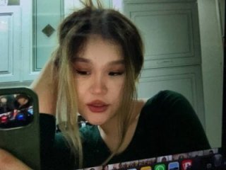 HoneyKitsu live webcam thumbnail