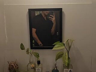 HornyDesiBoi live webcam thumbnail