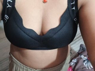 HotAishaa live webcam thumbnail