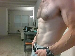 HotStraightDude live webcam thumbnail