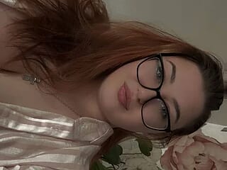 HotVictoriaa live webcam thumbnail