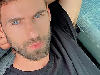 Hotrussian0 live webcam thumbnail
