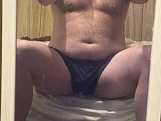 HottiesHoles live webcam thumbnail
