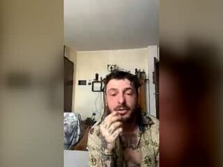 hornycocinero live webcam thumbnail