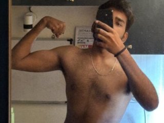 hornydesiiguy live webcam thumbnail
