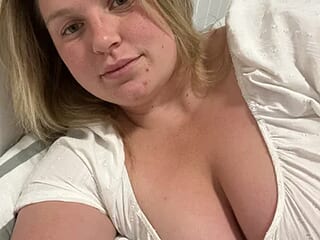 hornyexplorers live webcam thumbnail