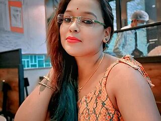 hornyrosy321 live webcam thumbnail