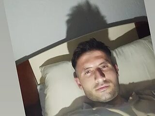 hornyturkishboy1994 live webcam thumbnail