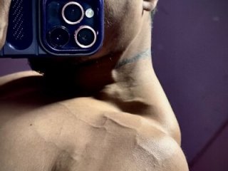 hot_gym_b0y live webcam thumbnail