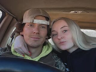 hotblondehandjob42 live webcam thumbnail