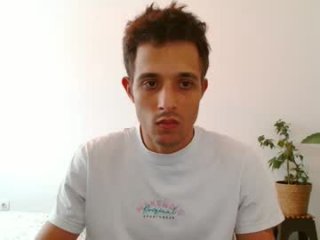 hotboyshorny live webcam thumbnail
