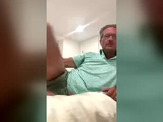hotfuckingdad74 live webcam thumbnail