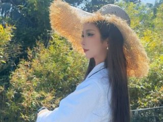 hotgirl0111 live webcam thumbnail