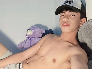 hottasianboy live webcam thumbnail