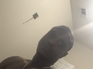 Hugedick0071 live webcam thumbnail