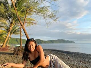 hugecock_tamira live webcam thumbnail