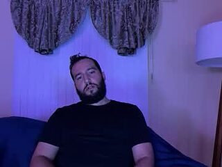 hugedicktop live webcam thumbnail