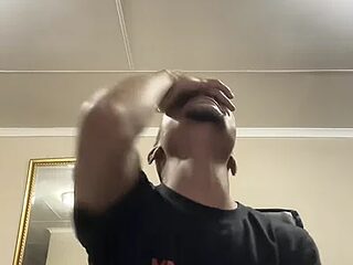 hugeukw02 live webcam thumbnail